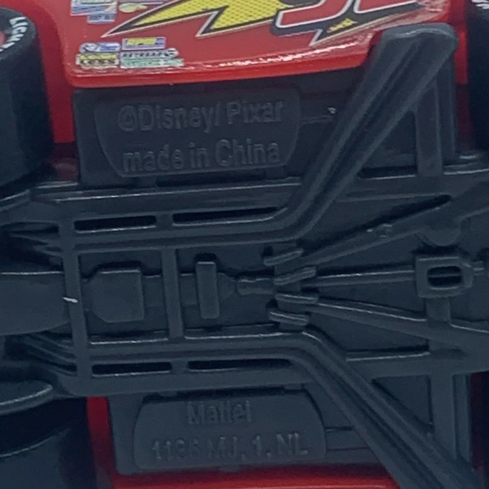 Disney Pixar Cars Lightning McQueen Mattel Red Diecast Toy Car 95 Rust-eze 3